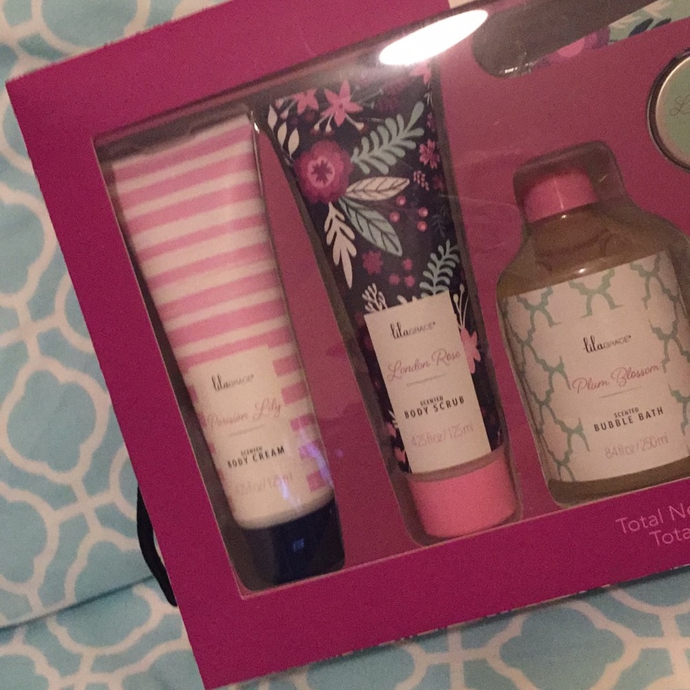 Body Pampering Kit - Picture 2 of 4